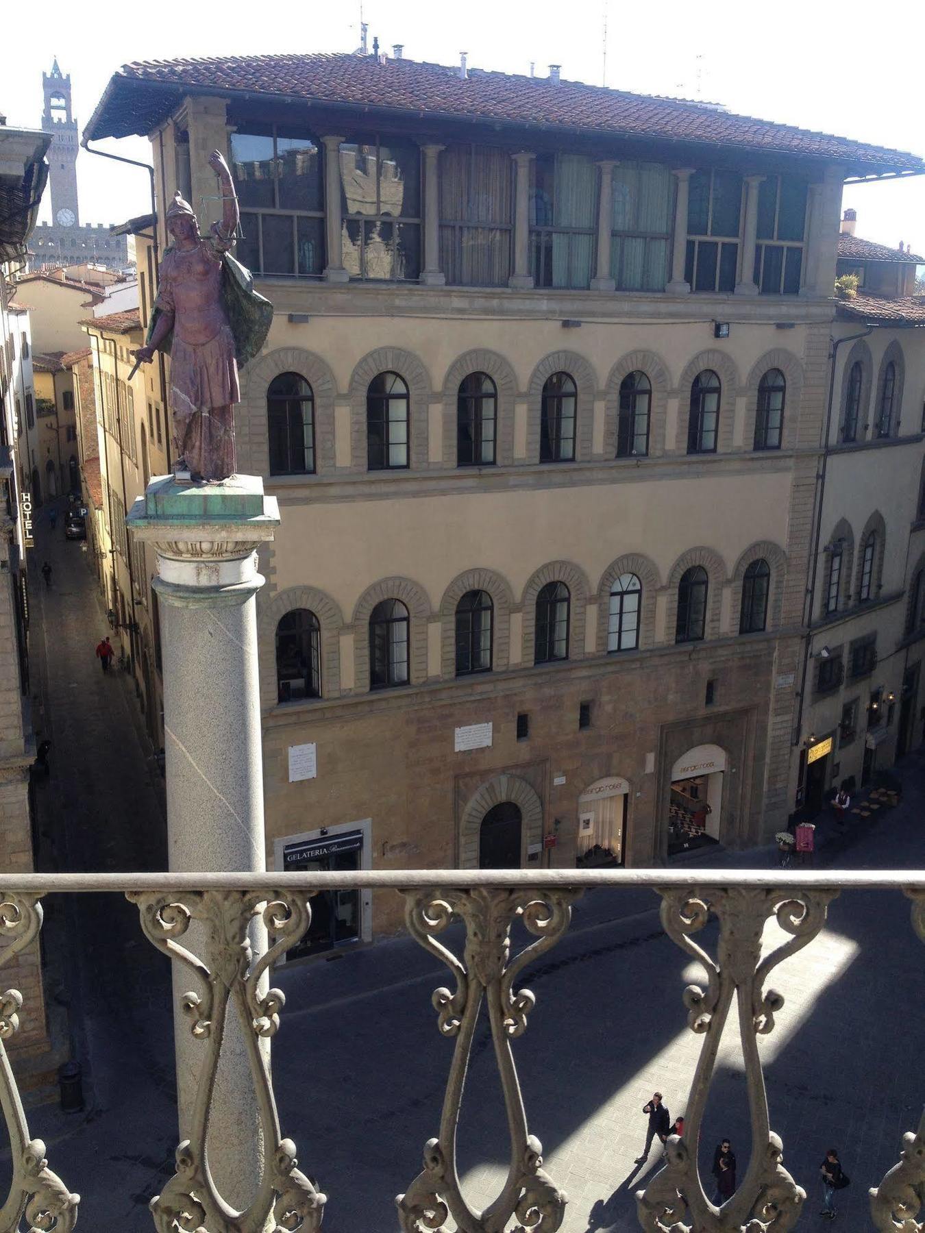 Tornabuoni View Bed & Breakfast ฟลอเรนซ์ ภายนอก รูปภาพ
