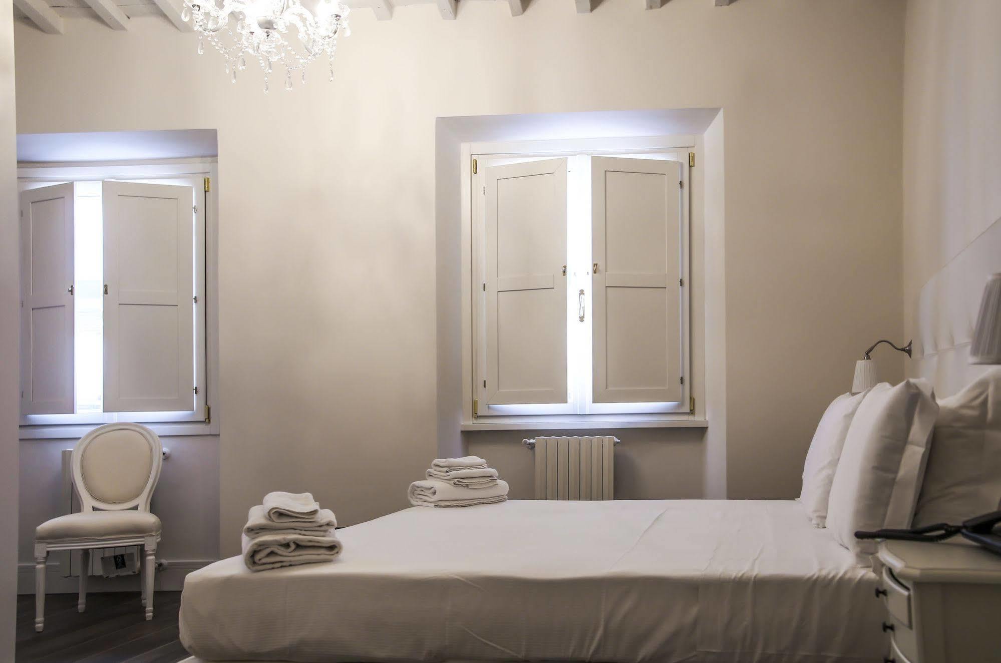 Tornabuoni View Bed & Breakfast ฟลอเรนซ์ ภายนอก รูปภาพ
